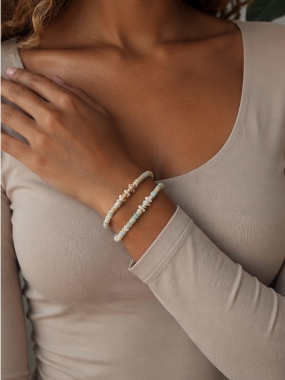 Derek Heart Long Sleeve Top & Handmade Coastal Shell Bracelet Set